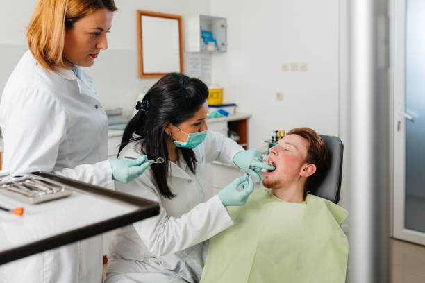 Best Emergency Tooth Extraction  in Mathis, TX